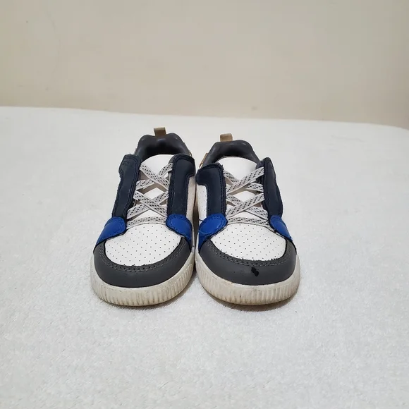 ♦️3/25♦️Carter's Toddler Sneakers Size 8 - Picture 2 of 7